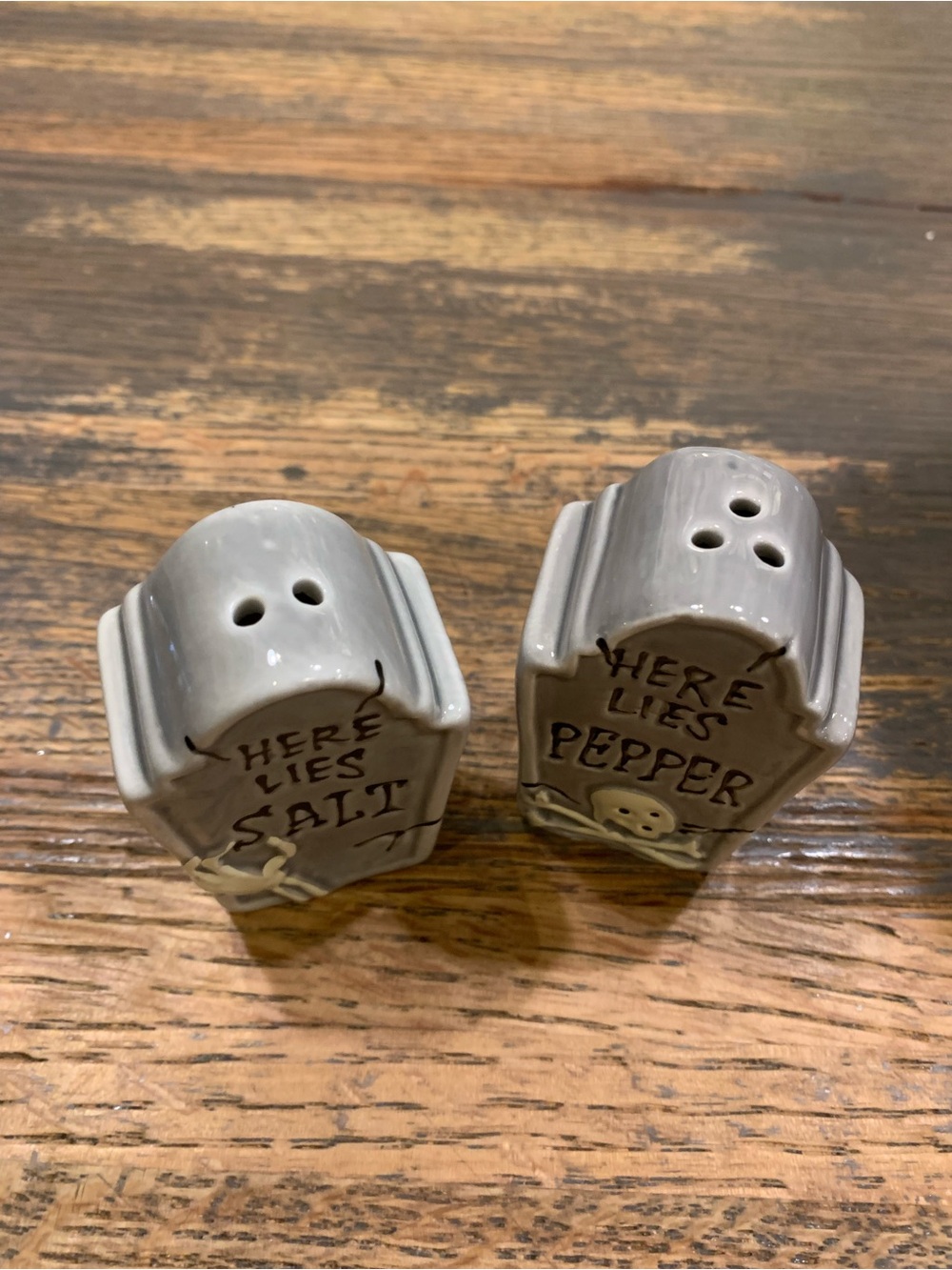 Halloween 'Here Lies' Salt & Pepper Shaker Set - Gray Ceramic - Picture 2 of 3
